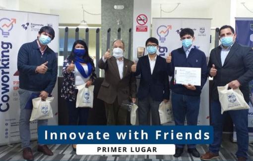 Nuestro estudiante Flavio Segovia (penúltimo de izquierda a derecha) durante la premiación del concurso organizado por la Municipalidad de Jesús María. 