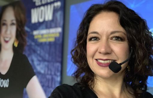 La expositora mexicana cuenta la Universidad Online "WOW U", con programas y productos para aprender la técnica del efecto WOW.